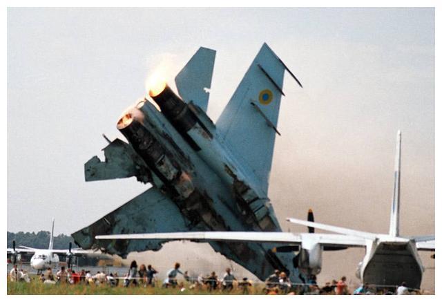 乌克兰空军最后的倔强上演一场飞蛾扑火式的空中对抗