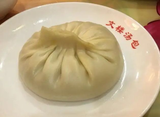 文楼汤包由淮安古镇文楼而得名,馅心全部由汤制成,是名副其实的"汤"包