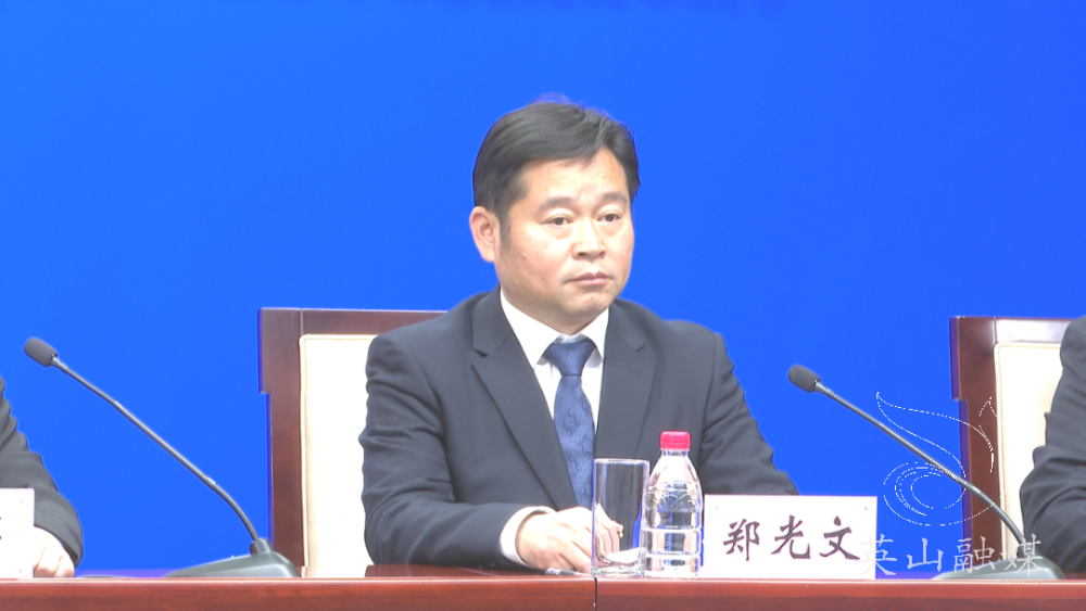 参加省政府新闻发布会郑光文介绍英山优化营商环境首创经验和基层实践