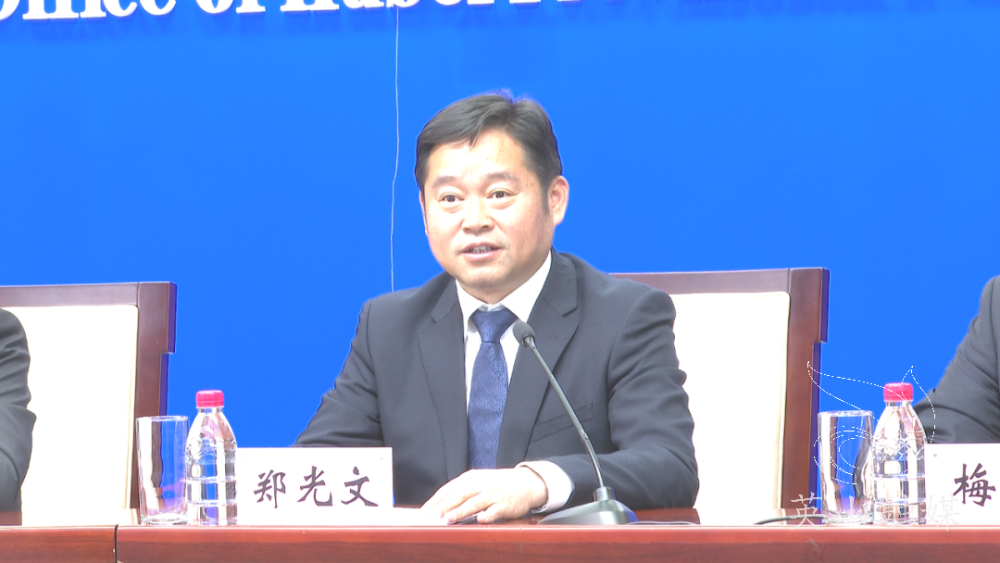 参加省政府新闻发布会郑光文介绍英山优化营商环境首创经验和基层实践