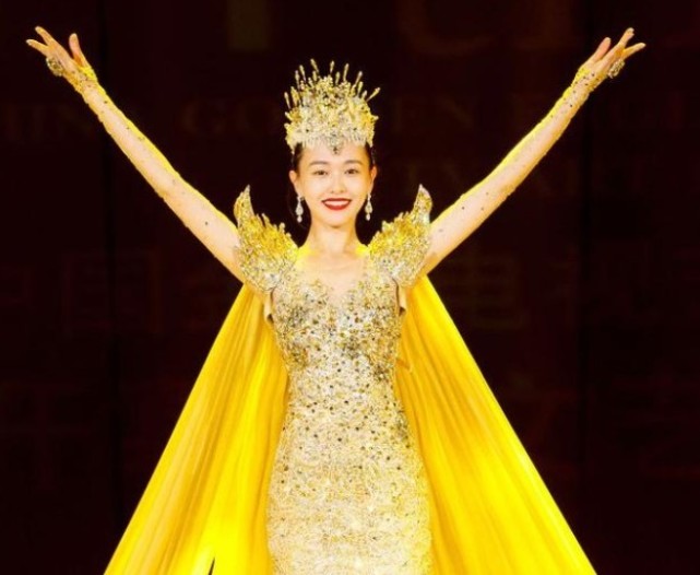迪丽热巴宋茜今年是2022年,金鹰女神的角逐也已经开始了.