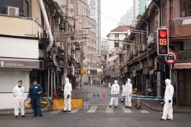 张文宏已经被悄悄“解职”？把他骂死，真的就能结束上海疫情了吗？（组图） - 15