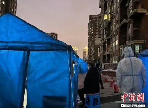 张文宏已经被悄悄“解职”？把他骂死，真的就能结束上海疫情了吗？（组图） - 16
