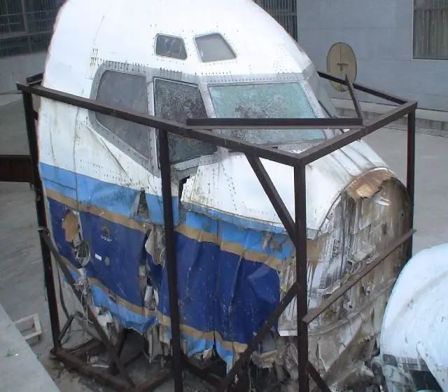 737-300型执行cz3456由重庆江北机场至深圳黄田机场(今深圳宝安机场)