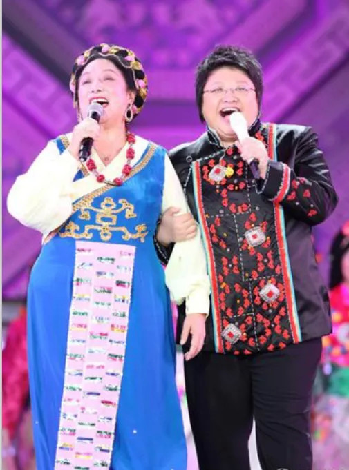 6岁时父亲意外去世3年后她的母亲改嫁她一个人坐了三天三夜