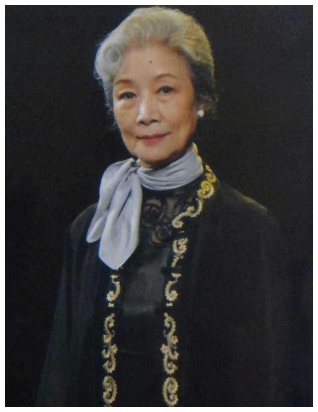 老戏骨吕中丈夫病逝5年多儿媳妇何琳让她在悲痛中坚强