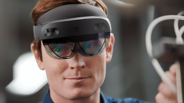 hololens 2 提供透明镜头,完全集成的音频以及众多传感器和麦克风