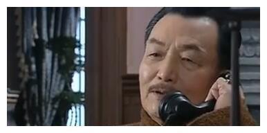 饰演"吃人不吐骨头"的黑心律师訾文海的焦体怡饰演卢家驹的父亲卢老爷