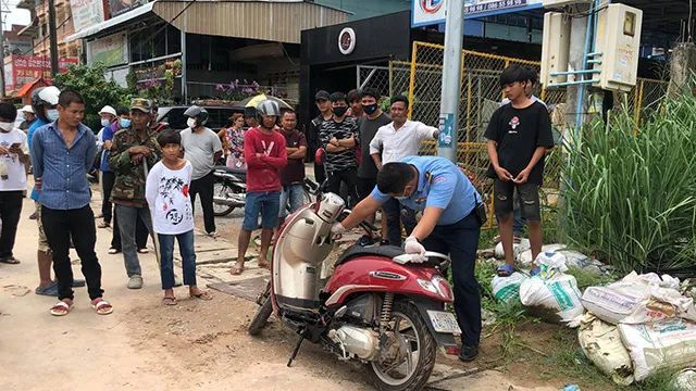 西港严重车祸,4人当场死亡