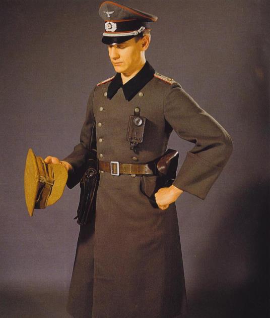 帅气华丽外表下沾满了战争的血迹二战德军军服是怎么设计的