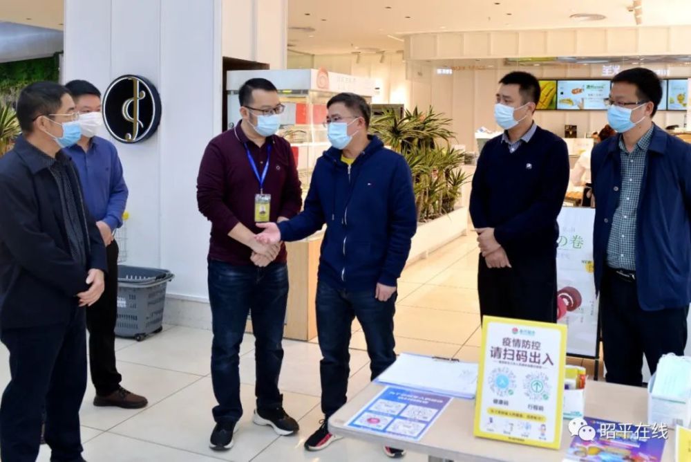 昭平县县长邓忠耀科学统筹发展和安全关系确保社会大局和谐稳定