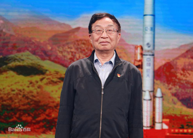 叶培建告诉记者,明年,我们计划中的嫦娥五号将完成采样返回.