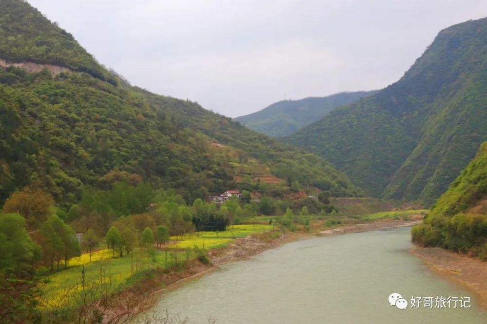 西汉水发源于甘肃齐寿山在略阳注入嘉陵江全长200多公里