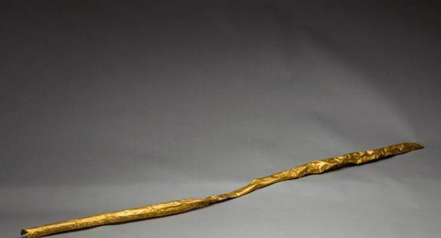 三星堆金杖被认为是权杖可有人根据上面图案推断它另有用途