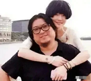 "矮大紧"高晓松的情史,和他背后的4个女人