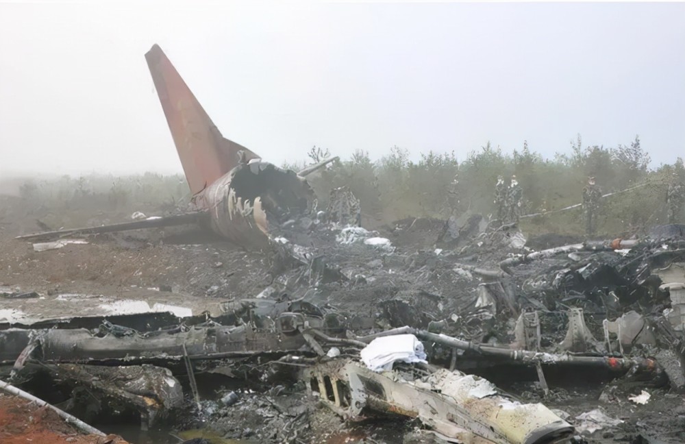 97年南航空难波音737暴雨迫降断成三截黑匣子传出绝望嘶吼