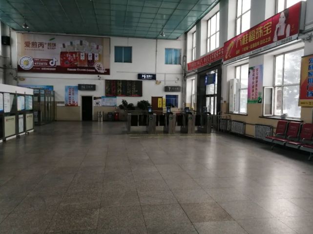 西接松嫩平原,为伊春市辖县级市,是伊春地区的南部门户,既有绥佳铁路