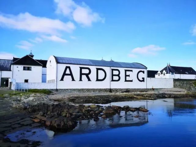 同期举行的,还有大家喜闻乐见的阿贝日(ardbeg day,酒厂官方将在线上