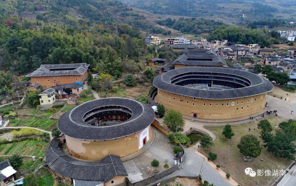 高北土楼群位于福建省龙岩市永定区高头乡高北村,始建于明朝永乐年间.