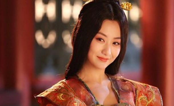 据史料记载,中山靖王刘胜,只有一个老婆,那便是窦太后的侄女窦绾.