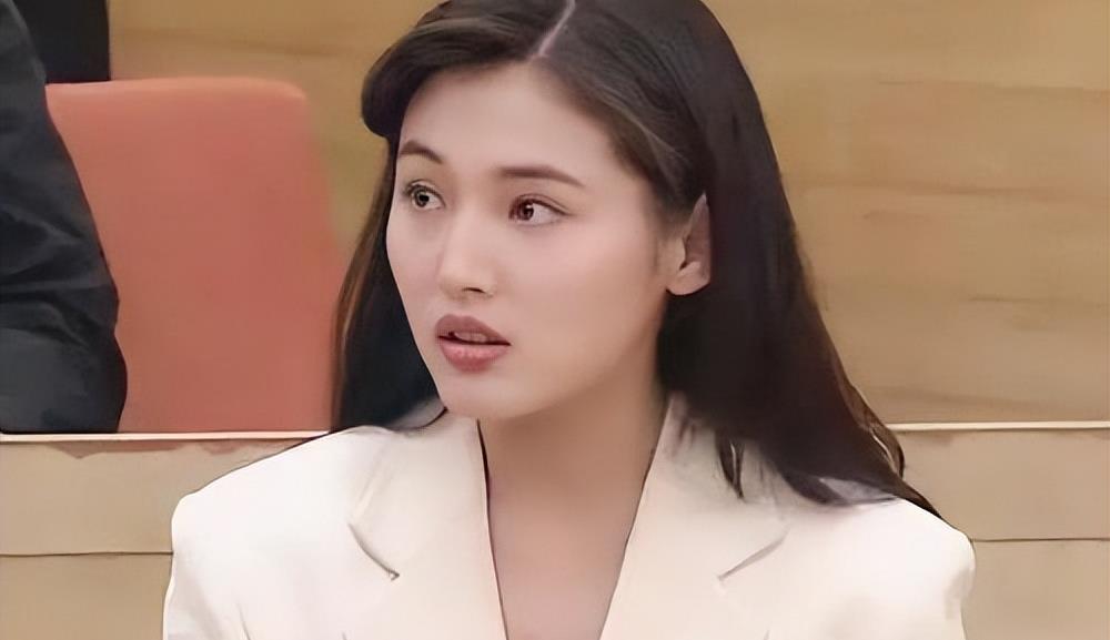 张延嫁大5岁香港丈夫结婚18年无绯闻女儿比她还漂亮