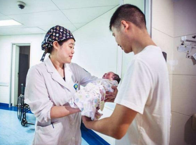 孩子出生8天后被发现智力低下,原来是唐宝,90后夫妻不离不弃