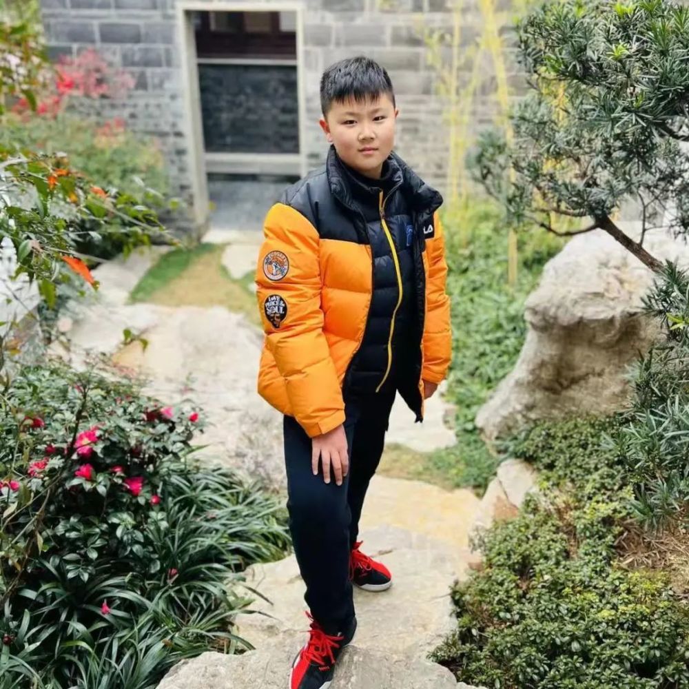 指导老师 徐玥石鼓路小学五(4)班 应皓宇应棒的小美金天黑了,大人们喊