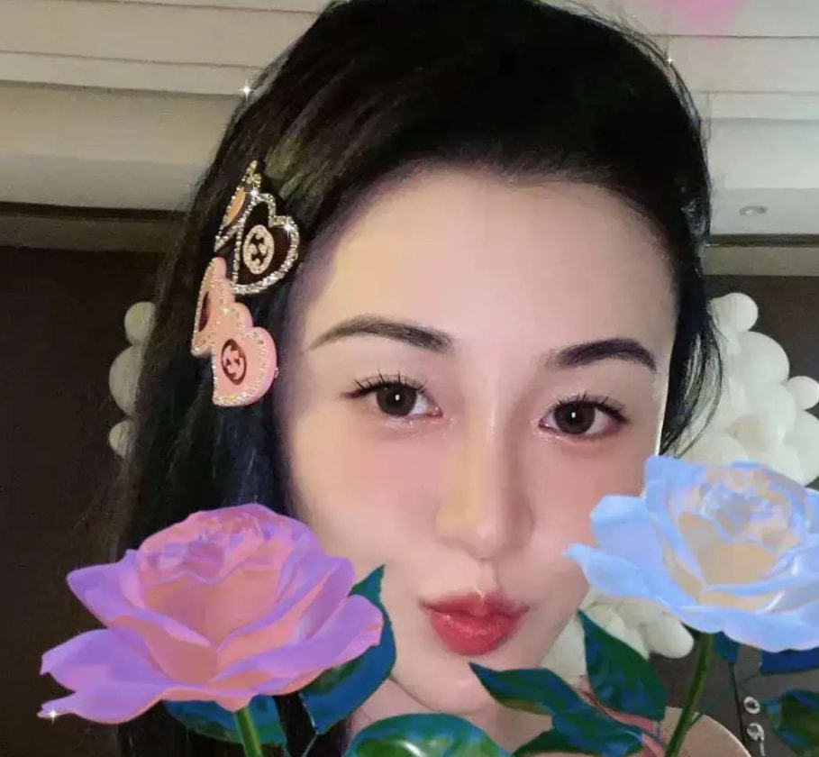 有了新恋情还疑似当妈妈出狱一年后的陈昱霖状态好开始新生活