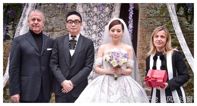 同年10月,在成都演唱会上,张靓颖终于如同她的那