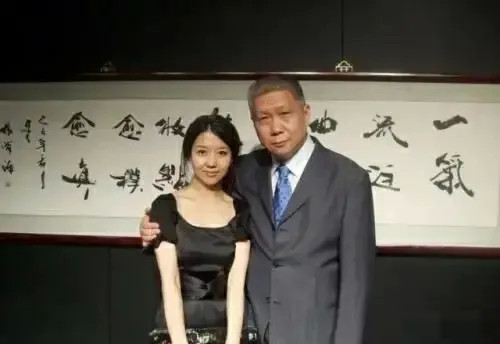 就这样,三户好好寻思了一下,如果真的不搬走,最后反而什么好处都落不