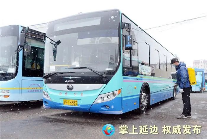 4月7日,延吉市公交集团39条线路的339个班次公交车正式上路运行.