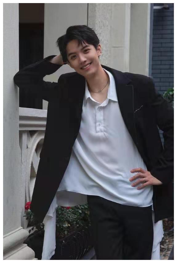 盘点娱乐圈里的高甜情侣还有已婚男明星超高的求生欲