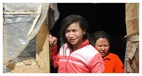 由此可见,曹小青之所以会遭遇如此非人的待遇,罪魁祸首虽然