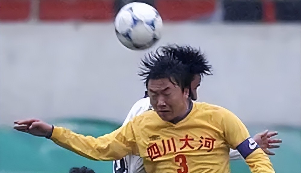 1999年国足硬汉魏群为了朋友出头被小混混砍了17刀