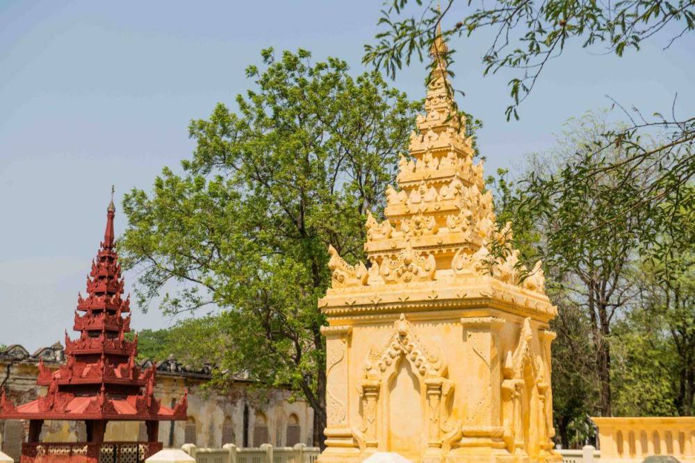缅甸最后的故都展示了许多王室所用过的物品藏了近百座寺庙