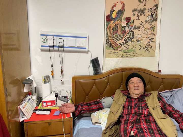 杭州独居老人突发心梗，“死里逃生”全靠有这个小家伙