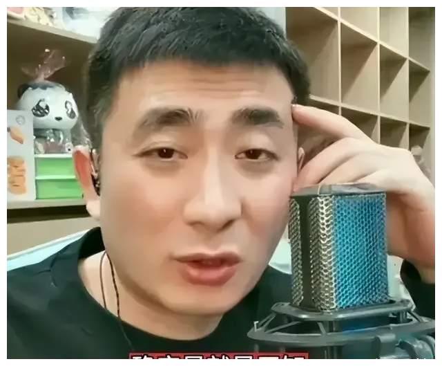 侯耀文爱徒郭晓小开直播,遭网友嘲讽不会说相声,郭德