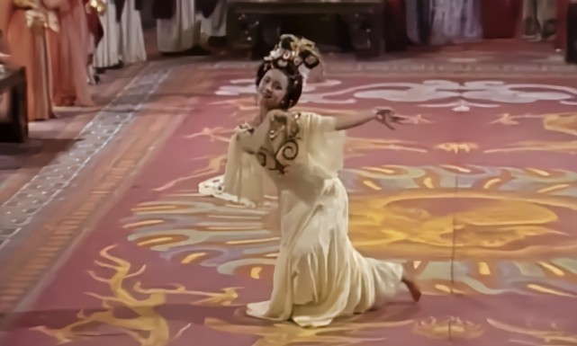 周洁演绎的"胡旋舞"和"霓裳羽衣舞"把杨贵妃的婀娜神韵都给跳活了,让