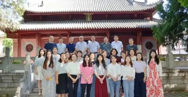 襄阳五中华侨城实验学校特聘隆中名师唐家友担任校长,湖北名师张德兰