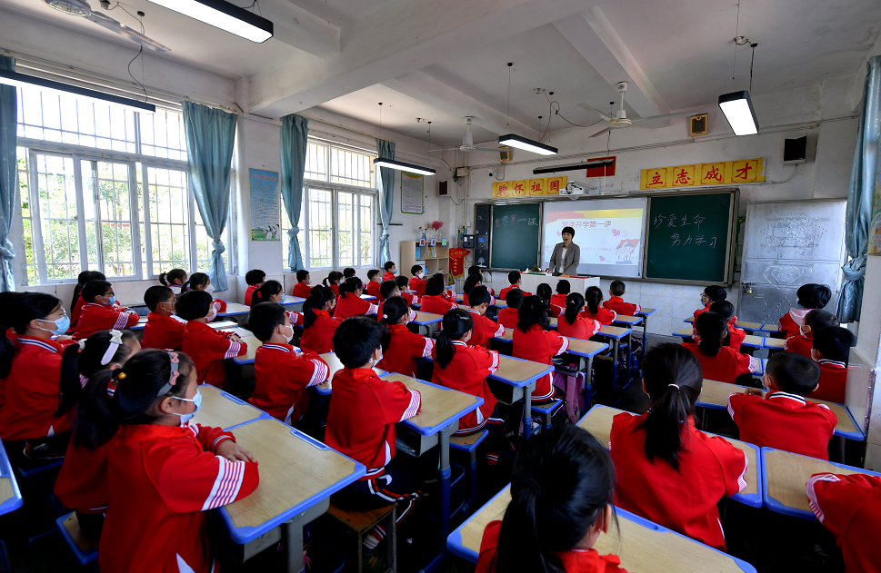 今天泉港65所中小学45000多名师生返校复学