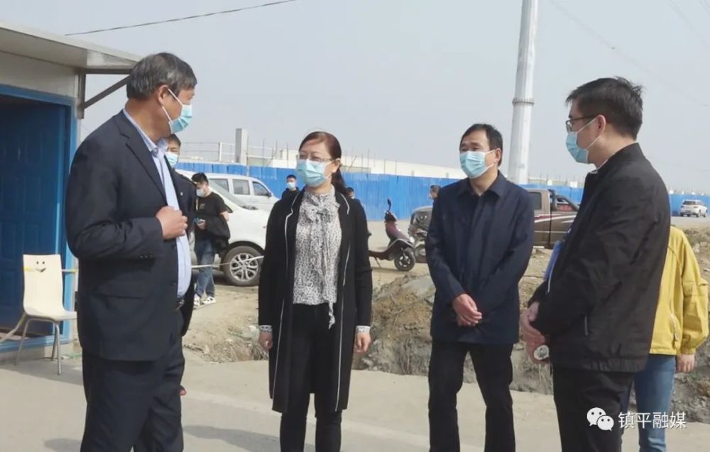南阳疫情防控镇平县县长黄静暗访督导交通要塞卡口疫情防控工作