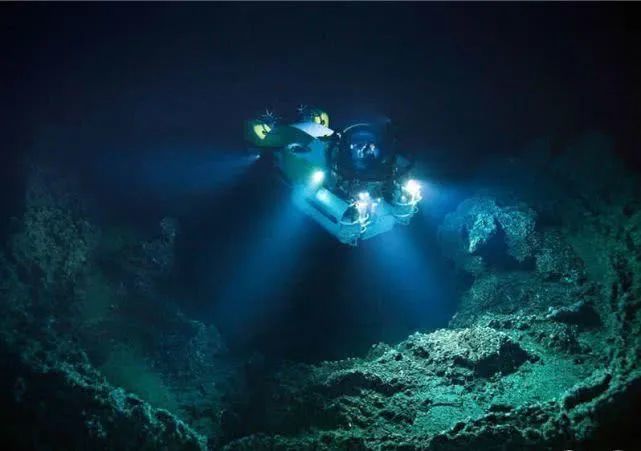 蛟龙号崔维成万米深潜后将中国深海科技推向新制高点