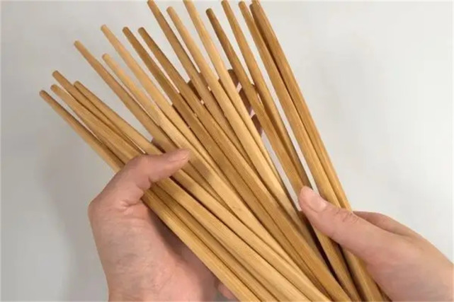筷子大家都知道,平日里一日三餐都会使用到的,它的作用可以说对人们真