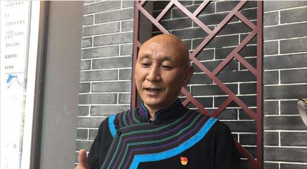 凉山一学生登报求助中央得知请进京人民大会堂摆三桌酒席接待