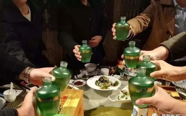 东北人这么爱喝酒为啥东北的酒不出名呢4点因素导致酒不出名