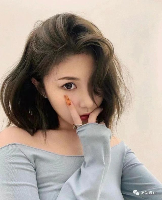 法式烫短发发型气质超级温柔有型,慵懒随意的发风,是很多小可爱们都