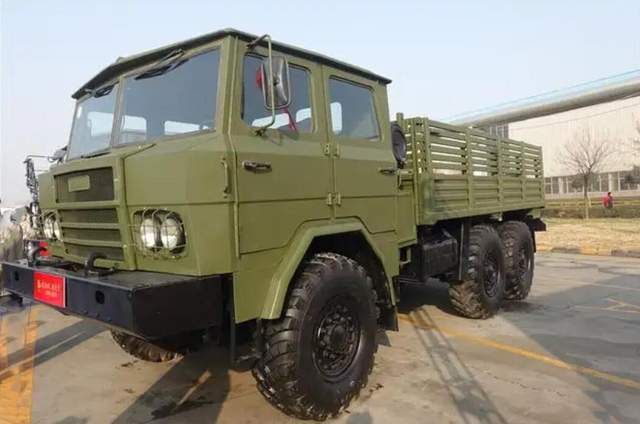 "陕汽"sx-2150型是当年使用数量最多的多功能军用越野卡车,在上世纪60