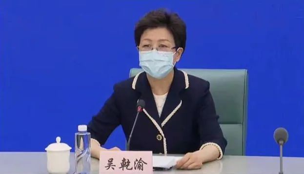 巡视员吴乾渝就疫情防控最新情况和方舱医院建设情况向大家进行了介绍