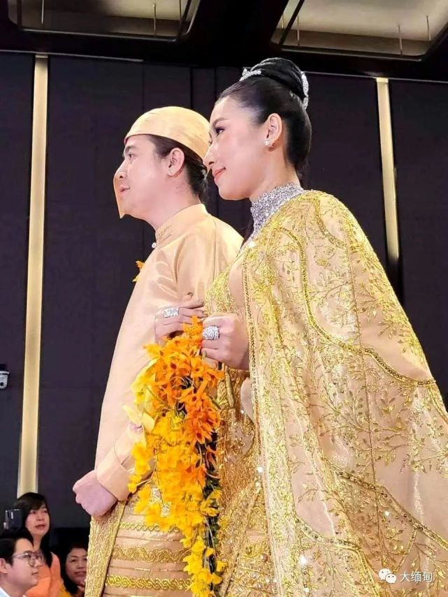 今天上午缅甸男演员nay toe大婚,婚礼在仰光乐天酒店举行