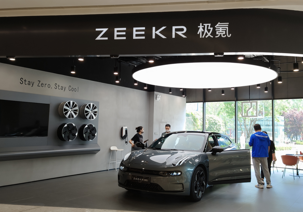 探店极氪001，车是好车，还需多磨_腾讯新闻